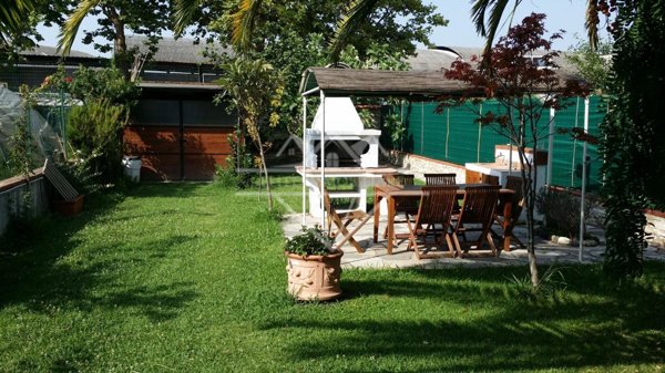 casa indipendente in vendita a Castelnuovo Magra in zona Molicciara