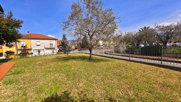casa indipendente in vendita a Castelnuovo Magra in zona Palvotrisia