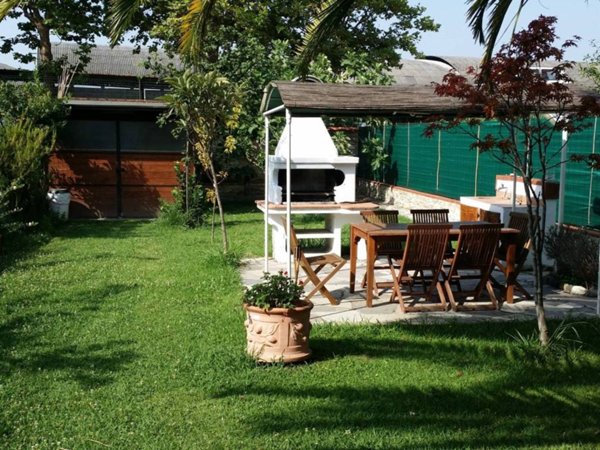 casa indipendente in vendita a Castelnuovo Magra
