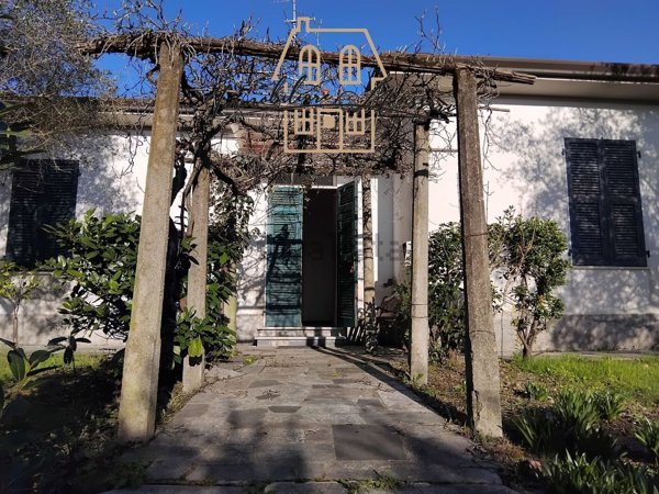 casa indipendente in vendita a Castelnuovo Magra