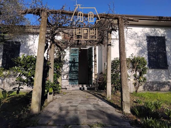casa indipendente in vendita a Castelnuovo Magra