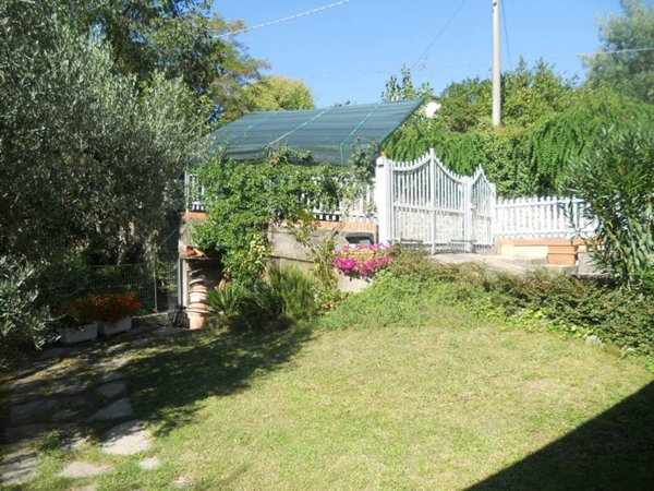 casa indipendente in vendita a Castelnuovo Magra in zona Molicciara