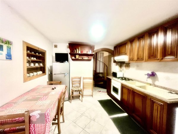 casa indipendente in vendita a Castelnuovo Magra
