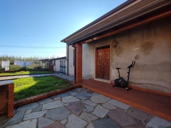 casa indipendente in vendita a Castelnuovo Magra in zona Palvotrisia