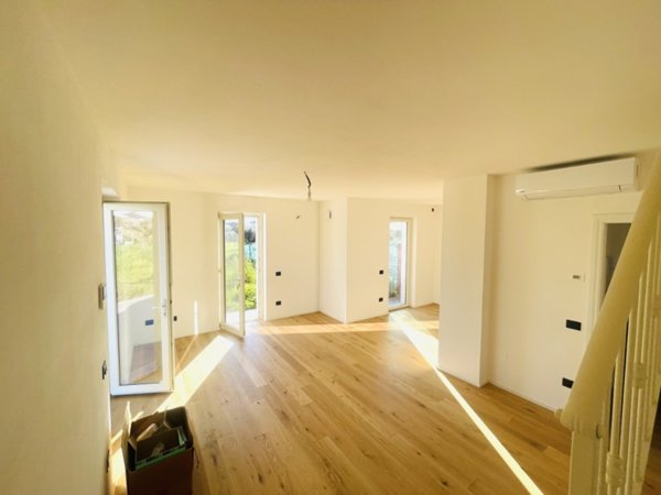 casa indipendente in vendita a Castelnuovo Magra