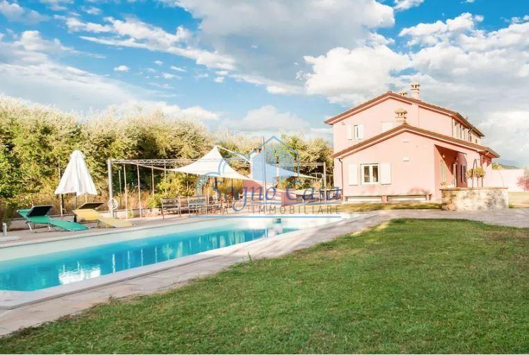 casa semindipendente in vendita a Castelnuovo Magra
