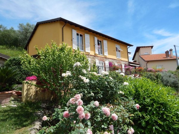 casa indipendente in vendita a Castelnuovo Magra