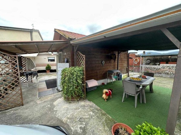 casa indipendente in vendita a Castelnuovo Magra