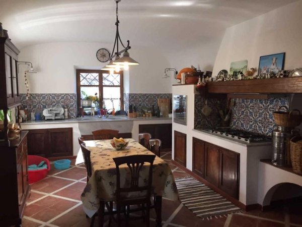 casa indipendente in vendita a Castelnuovo Magra