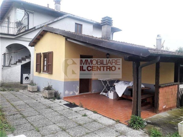 casa indipendente in vendita a Castelnuovo Magra