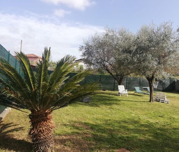 negozio in vendita a Castelnuovo Magra in zona Molicciara