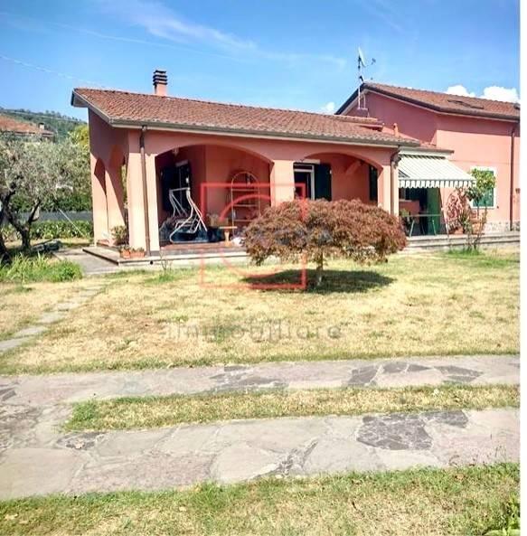 casa indipendente in vendita a Castelnuovo Magra