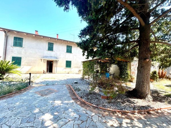 casa indipendente in vendita a Castelnuovo Magra