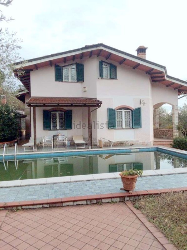 casa indipendente in vendita a Castelnuovo Magra