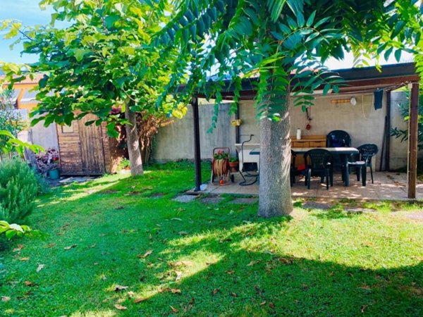 casa indipendente in vendita a Castelnuovo Magra in zona Colombiera