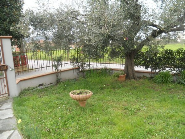 casa indipendente in vendita a Castelnuovo Magra