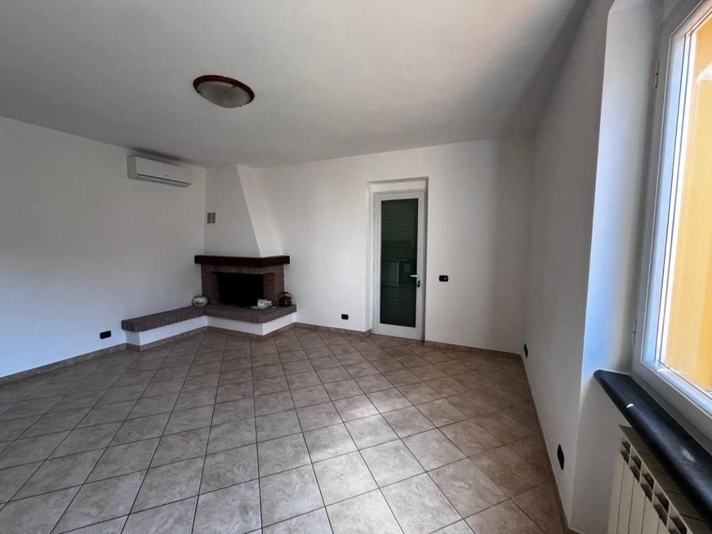 casa indipendente in vendita a Castelnuovo Magra