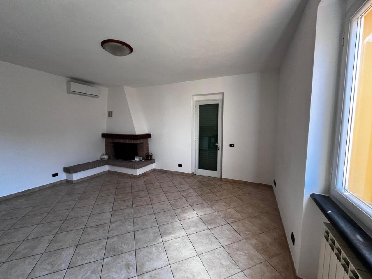 casa indipendente in vendita a Castelnuovo Magra