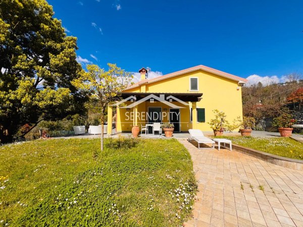 casa indipendente in vendita a Castelnuovo Magra in zona Molicciara