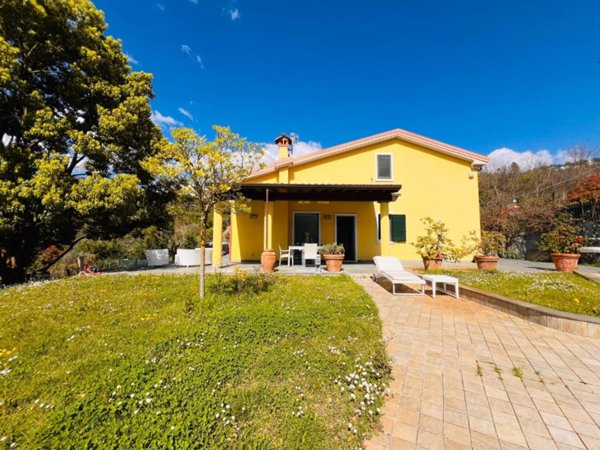 casa indipendente in vendita a Castelnuovo Magra in zona Palvotrisia
