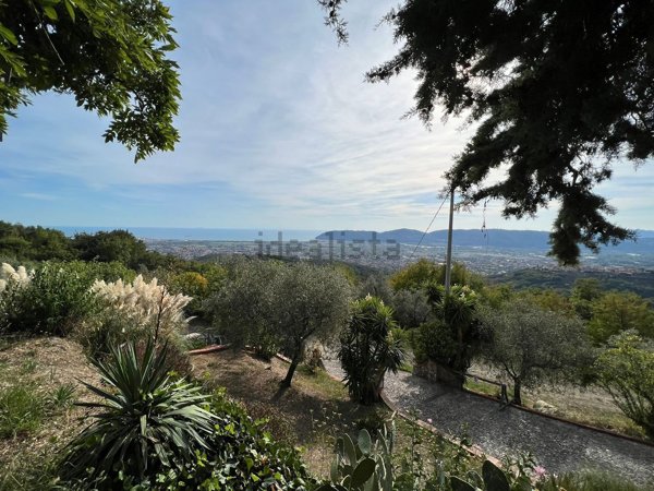 casa indipendente in vendita a Castelnuovo Magra