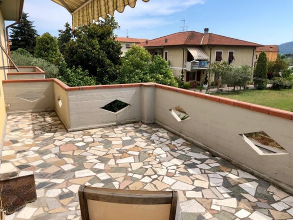 casa indipendente in vendita a Castelnuovo Magra