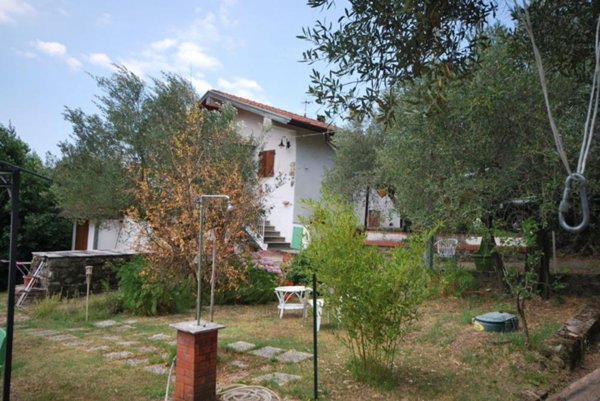 casa indipendente in vendita a Castelnuovo Magra
