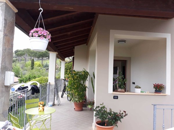 casa indipendente in vendita a Castelnuovo Magra