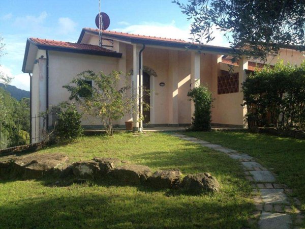 casa semindipendente in vendita a Castelnuovo Magra