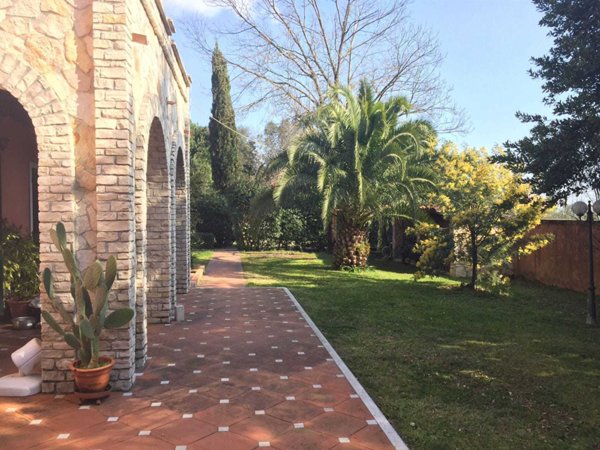 casa indipendente in vendita a Castelnuovo Magra