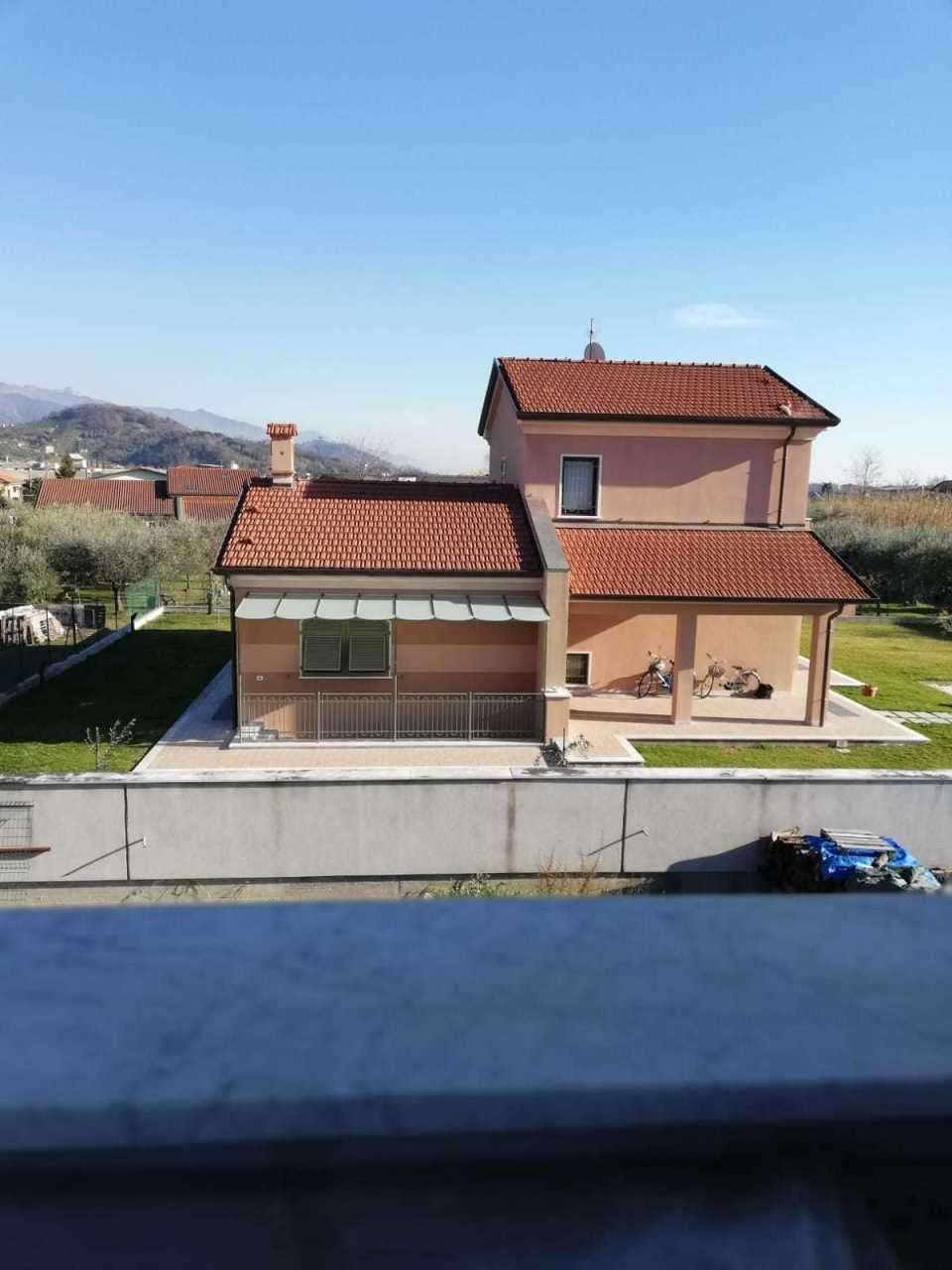casa indipendente in vendita a Castelnuovo Magra