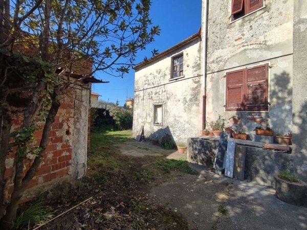 casa indipendente in vendita a Castelnuovo Magra