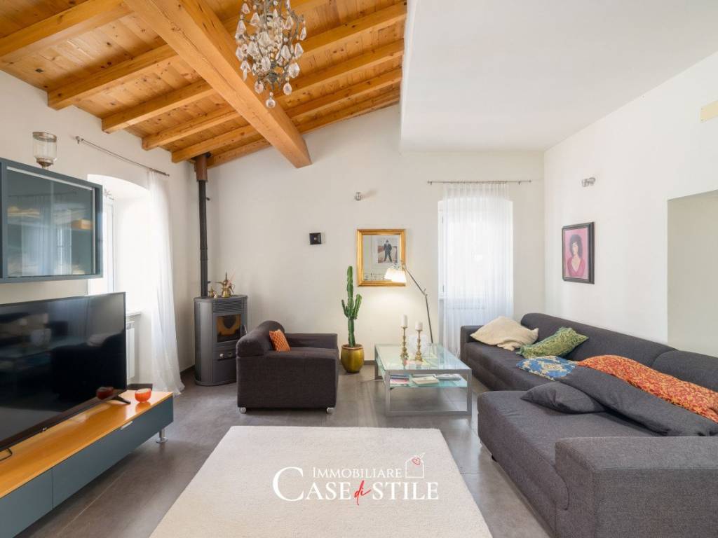 casa indipendente in vendita a Castelnuovo Magra