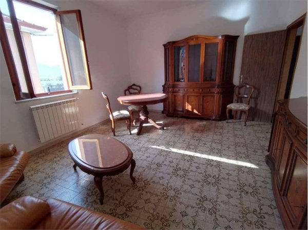 casa indipendente in vendita a Castelnuovo Magra in zona Colombiera