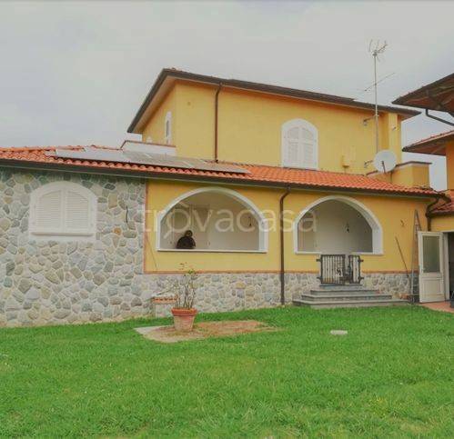 casa indipendente in vendita a Castelnuovo Magra in zona Molicciara