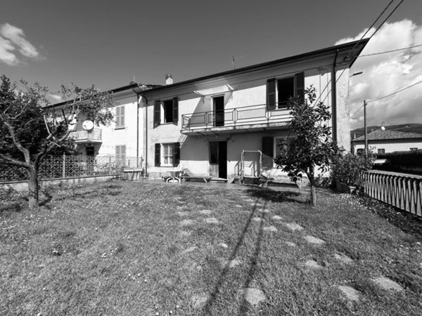 casa indipendente in vendita a Castelnuovo Magra in zona Palvotrisia
