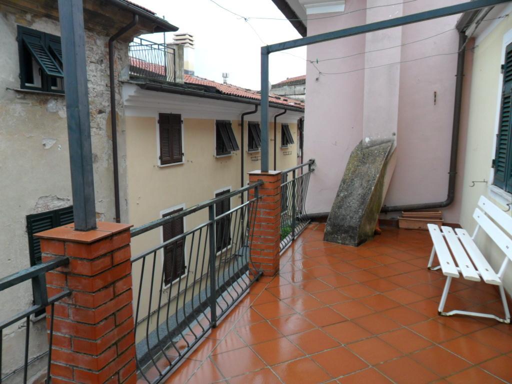 casa indipendente in vendita a Castelnuovo Magra