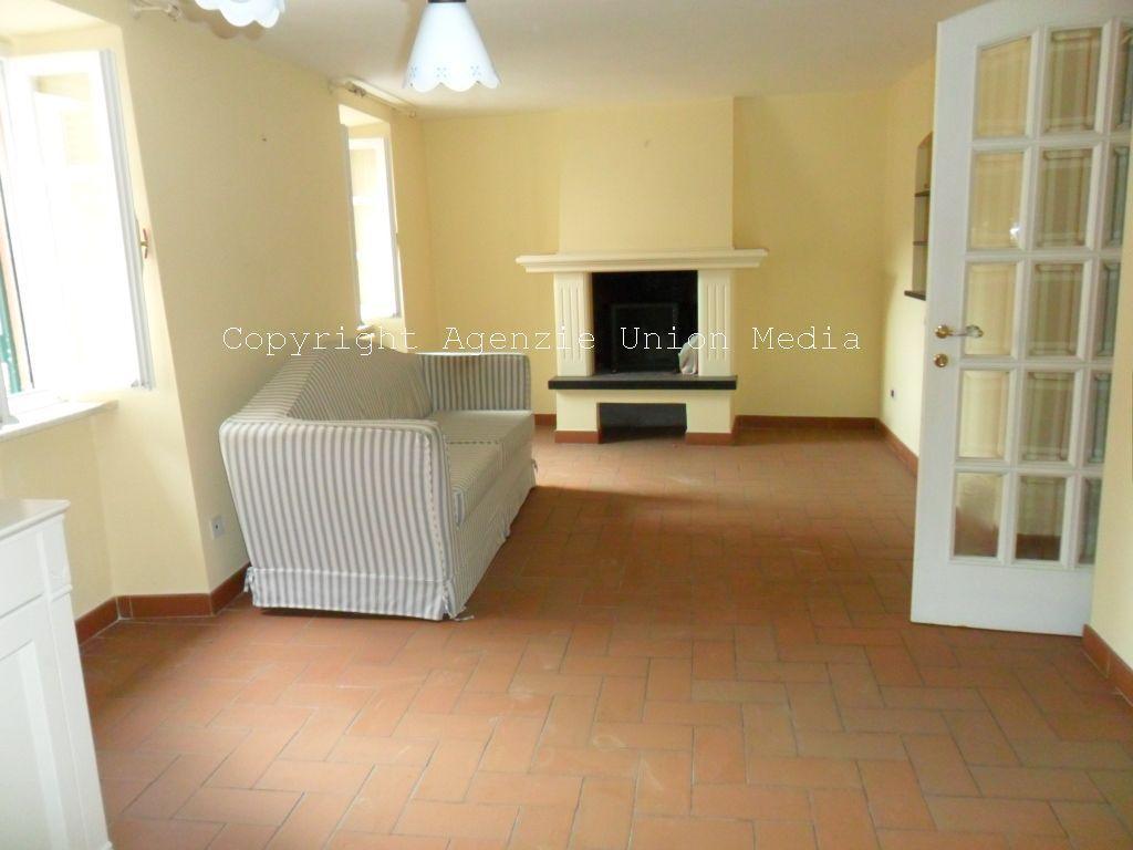 casa indipendente in vendita a Castelnuovo Magra