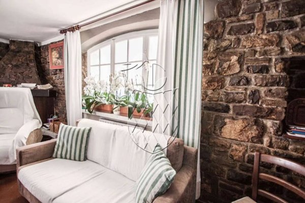 casa indipendente in vendita a Castelnuovo Magra