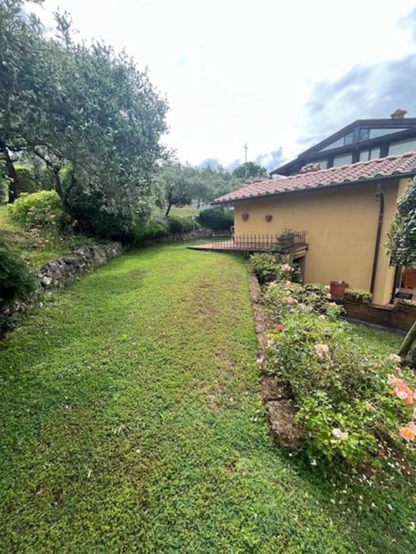 casa indipendente in vendita a Castelnuovo Magra