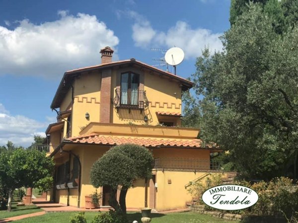 casa indipendente in vendita a Castelnuovo Magra