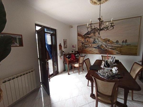 casa indipendente in vendita a Castelnuovo Magra