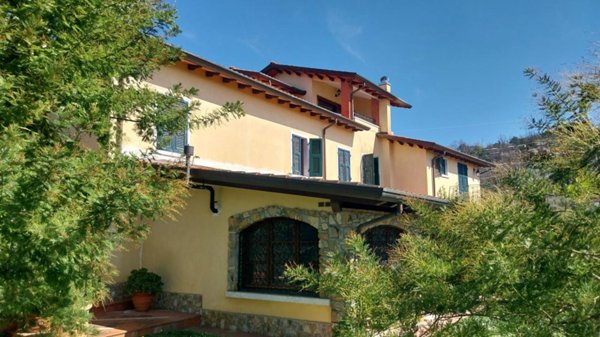 casa indipendente in vendita a Castelnuovo Magra