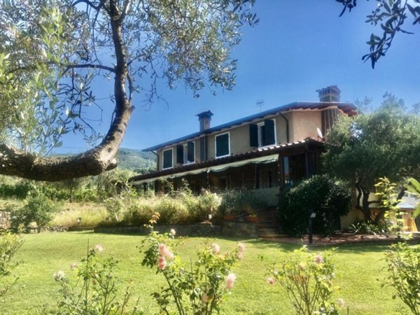casa indipendente in vendita a Castelnuovo Magra in zona Colombiera