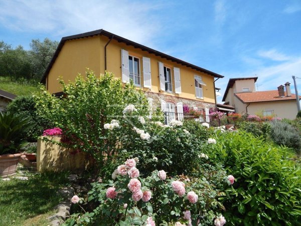 casa indipendente in vendita a Castelnuovo Magra