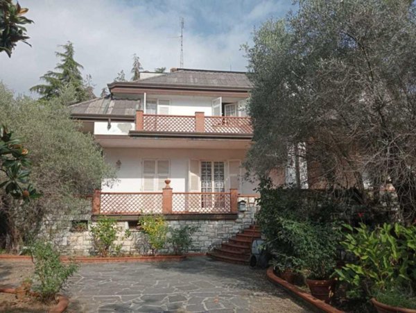 casa indipendente in vendita a Castelnuovo Magra