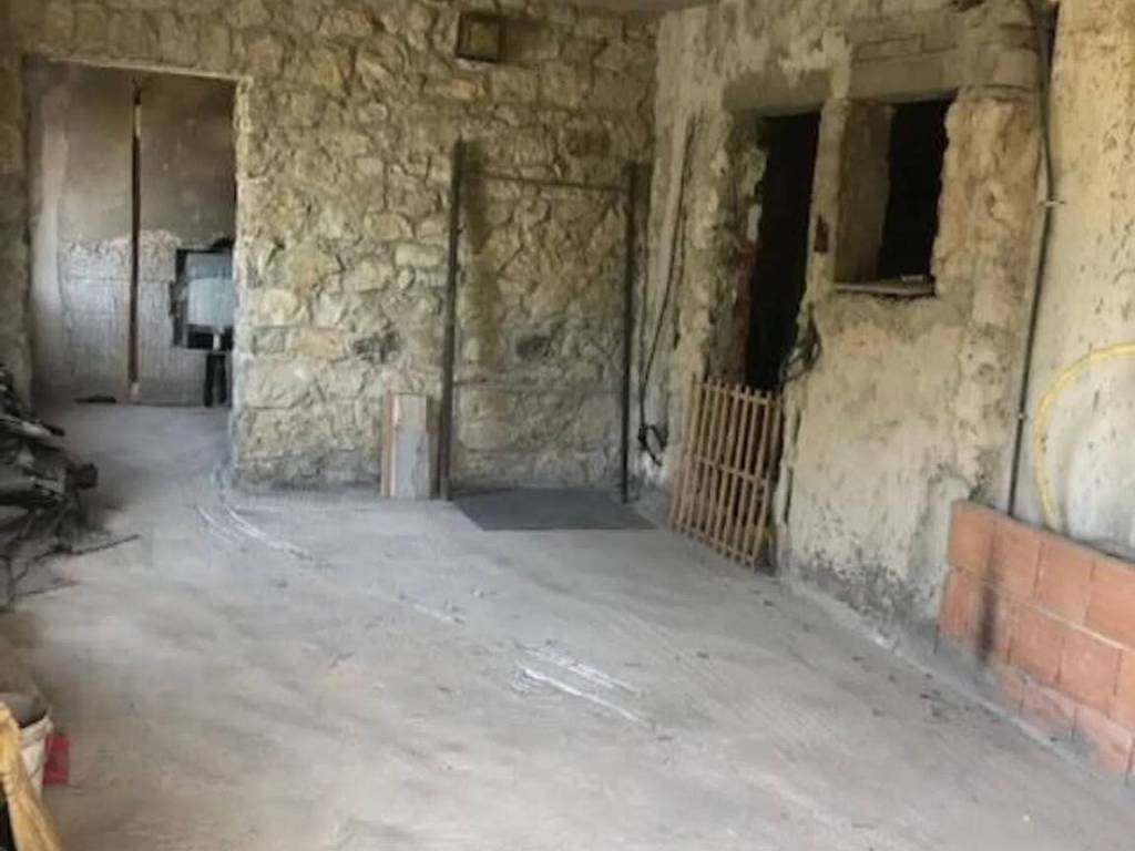 casa indipendente in vendita a Castelnuovo Magra in zona Molicciara