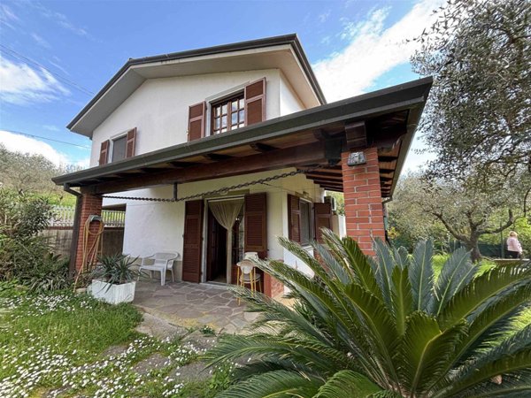 casa indipendente in vendita a Castelnuovo Magra in zona Molicciara
