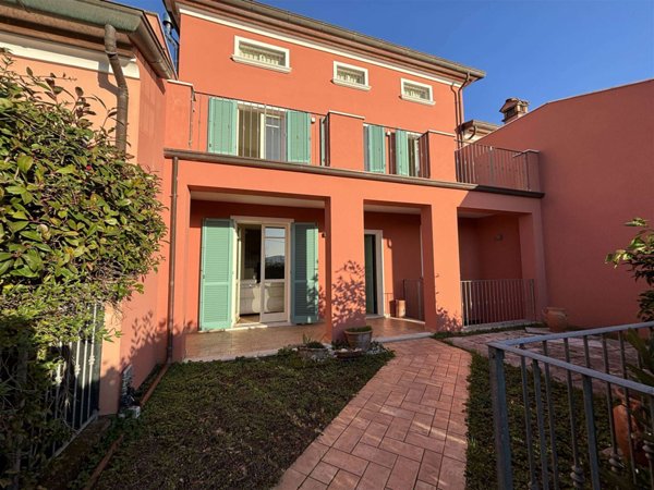 casa indipendente in vendita a Castelnuovo Magra in zona Molicciara