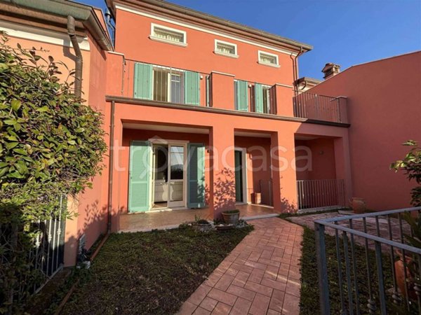 casa indipendente in vendita a Castelnuovo Magra